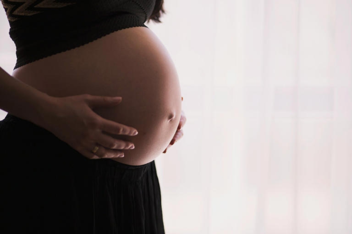 https://www.enikos.gr/wp-content/uploads/2025/02/95337287-14409905-The_above_scan_shows_the_woman_s_unborn_son_with_two_underdevelo-a-20_1739914660733.jpg