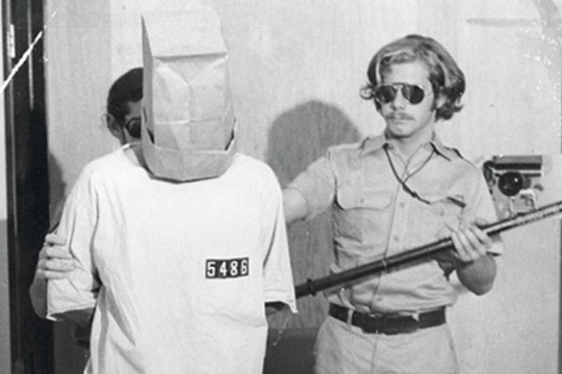 Το πείραμα του Στάνφορντ που μεταμόρφωσε φοιτητές σε… βασανιστές