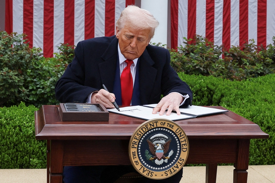 https://www.newsit.gr/wp-content/uploads/2025/04/trump-6-1200x630.jpg