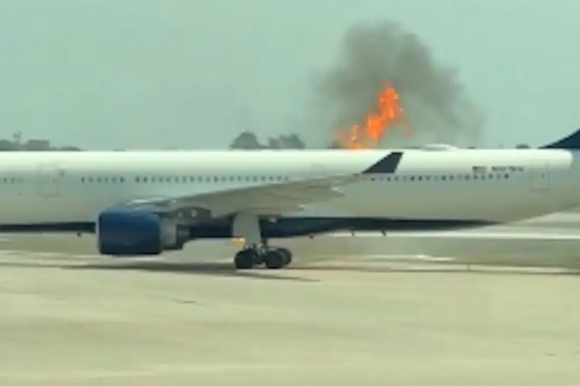 https://www.zougla.gr/Uploads/2025/04/21/plane-fire-2142025-754.jpg