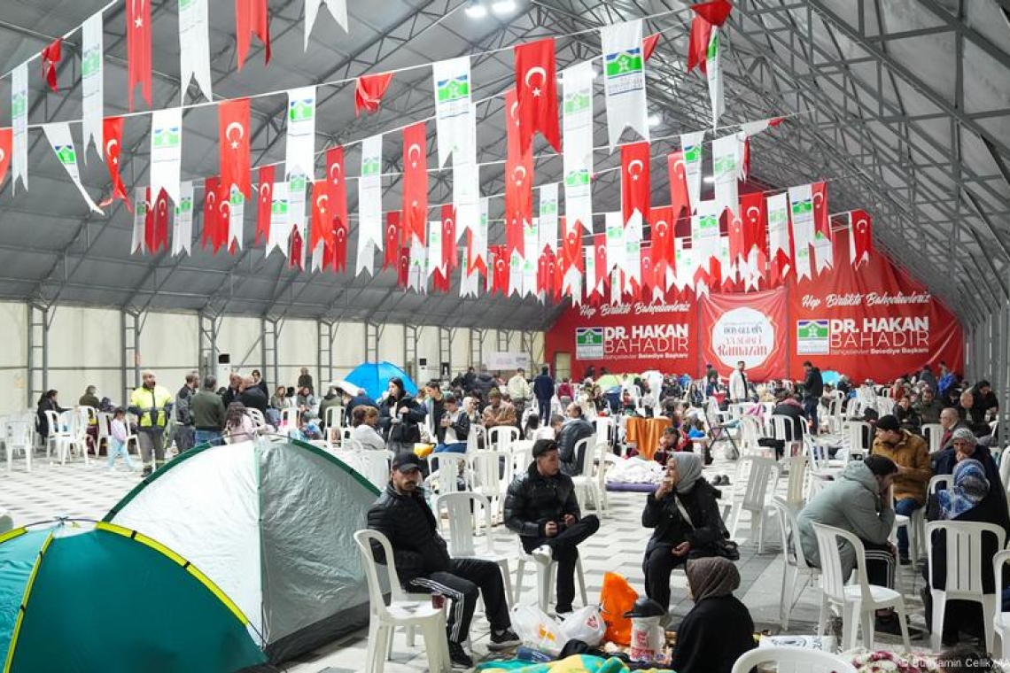 https://www.iefimerida.gr/sites/default/files/styles/medium_article_image/public/2025-04/istanbul-seismos-parka.jpg?itok=sfvYOecq