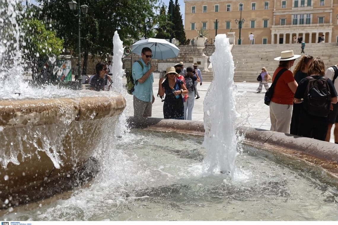 https://www.iefimerida.gr/sites/default/files/styles/medium_article_image/public/2024-07/touristes-adeia-athina-syneffia.jpg?itok=Hcem4s1y