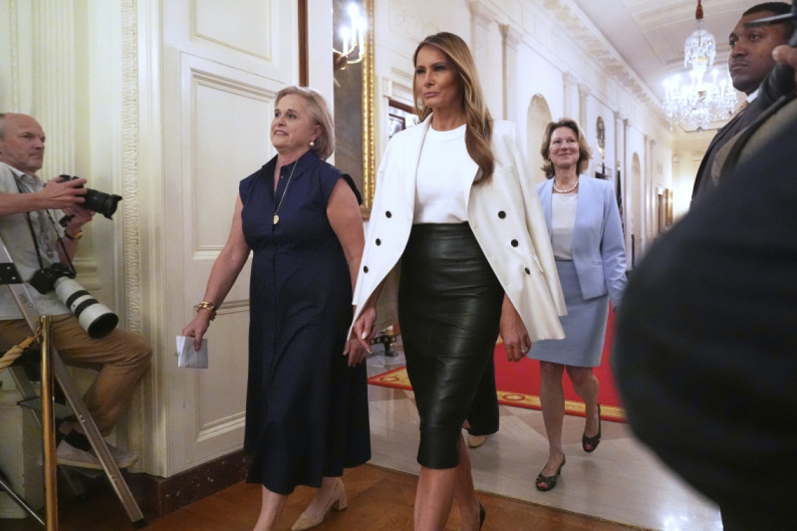 https://www.newsit.gr/wp-content/uploads/2025/05/MELANIA_TRUMP1_08052025-1200x630.jpg