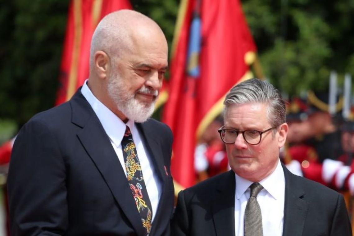 https://www.iefimerida.gr/sites/default/files/styles/medium_article_image/public/2025-05/starmer-rama-epistrofes-asilo.jpg?itok=0JCVYhhn