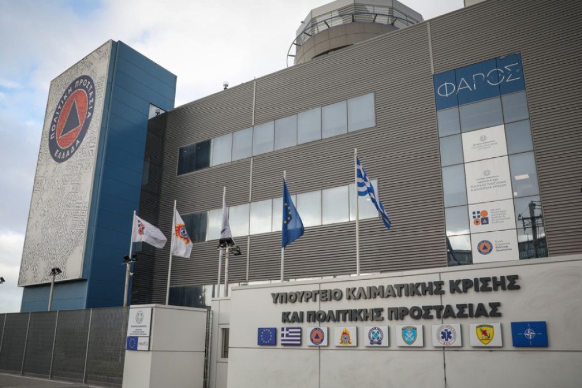 https://www.parapolitika.gr/images/640x360/jpg/files/2025-05-23/nomosxedio-dimosia-diavouleusi-politiki-prostasia.jpg