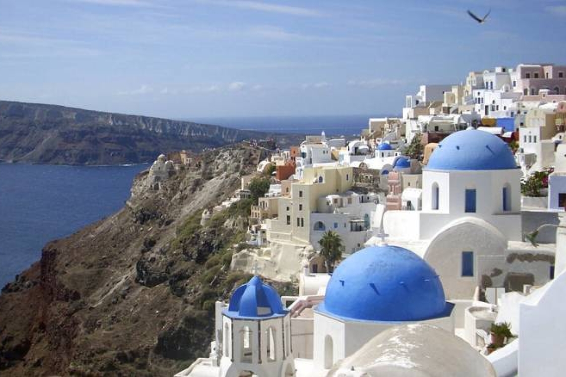 https://img.bbmd.gr/img/1260/max/82/2025/04/19/ca133888-santorini-eurokinissi.jpg?t=eP6bIjPYHihtfZtKswjntw