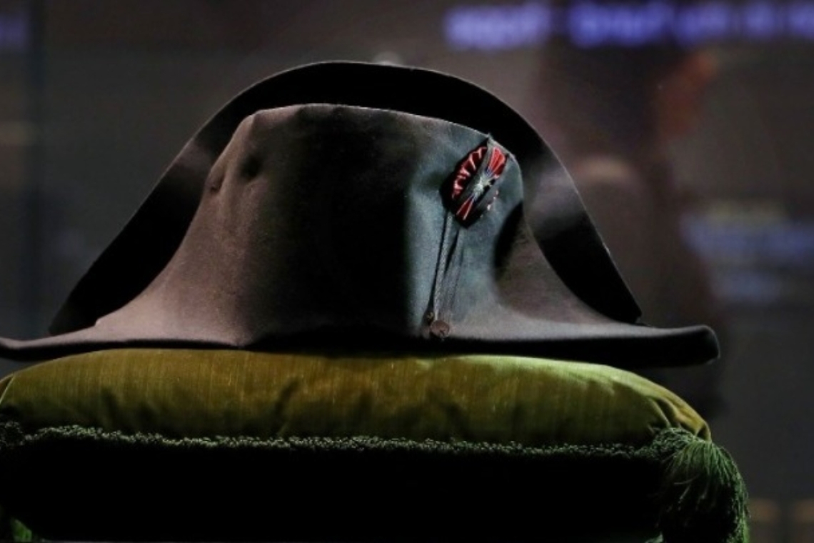 https://www.newsit.gr/wp-content/uploads/2025/05/napoleon_hat_associated.jpg