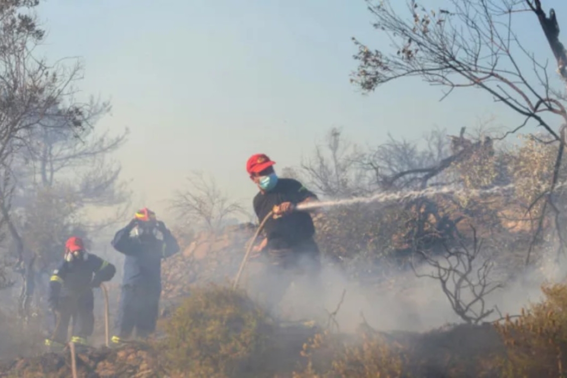 https://www.parapolitika.gr/images/640x360/2/jpg/files/2024-08-20/pyrosvestiki_fotia_oximata-ok.jpg