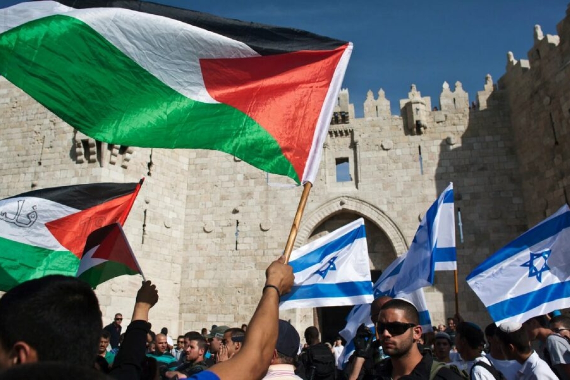 https://www.enikos.gr/wp-content/uploads/2025/06/israel_palestine_flags001.jpg