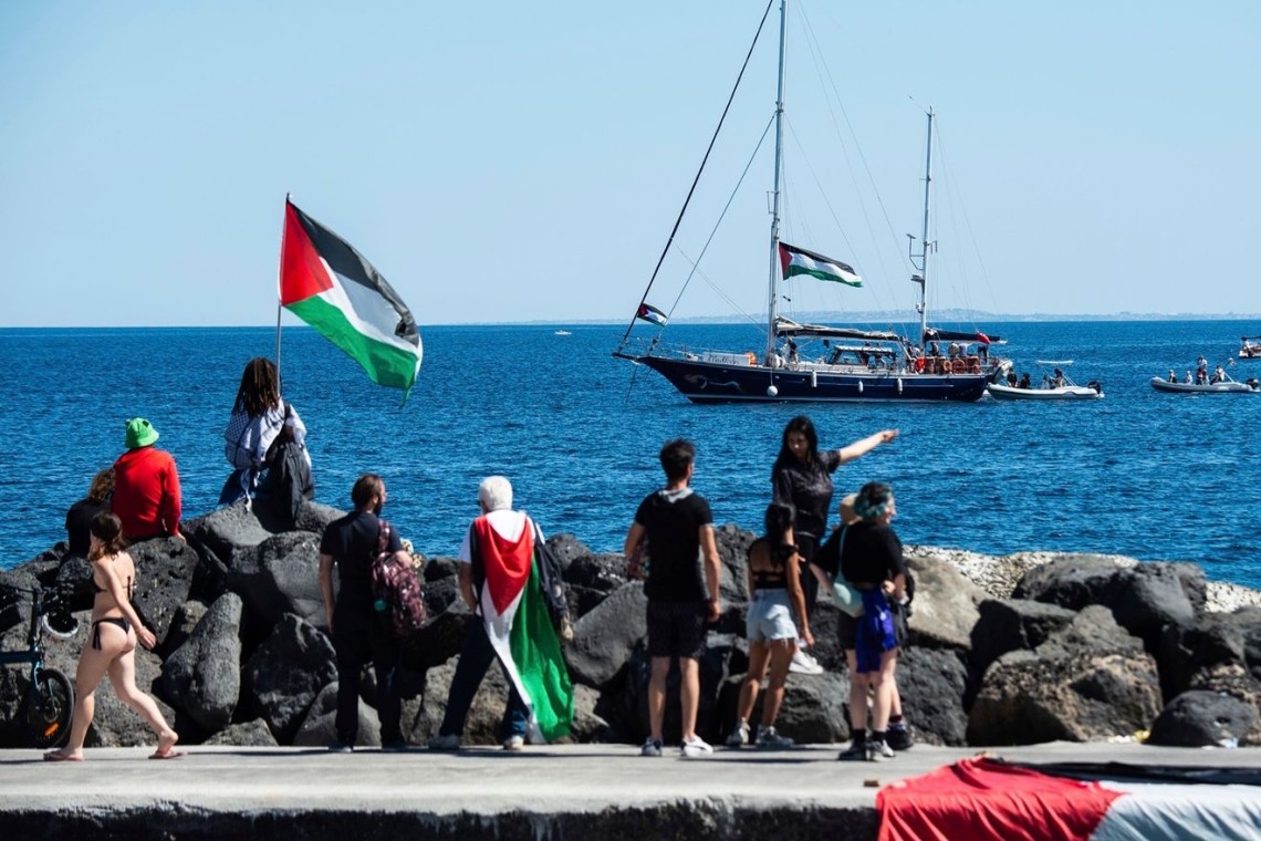 https://www.newsit.gr/wp-content/uploads/2025/06/israel-activists-reuters-1200x630.jpg
