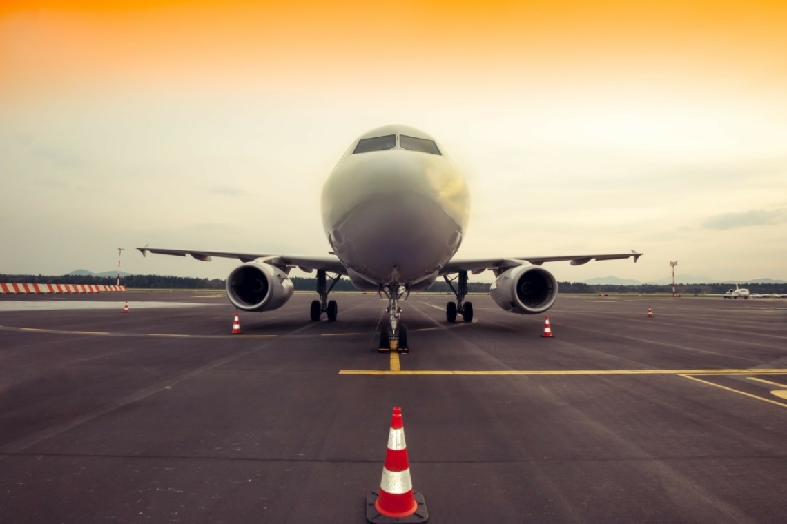 https://www.zougla.gr/Uploads/2025/06/23/aeroporikew34ffg.jpg