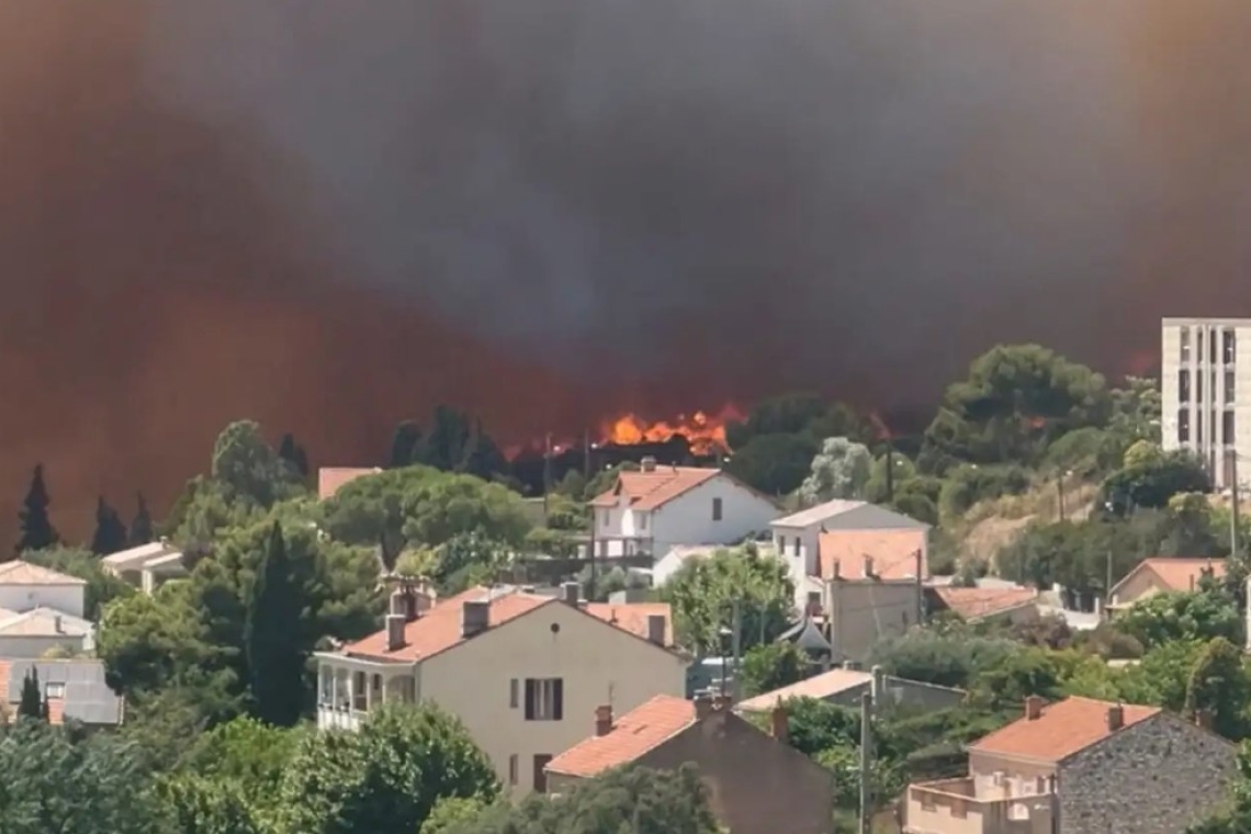 https://www.newsit.gr/wp-content/uploads/2025/07/marseille-fire-1-1200x630.jpg