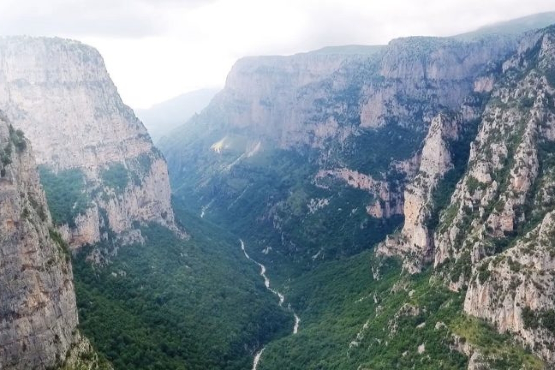 https://img.bbmd.gr/img/1200/630/90/2025/07/15/faraggi-vikos-og.jpg?t=gAx2y5yknUD_Sm5RANO7iQ