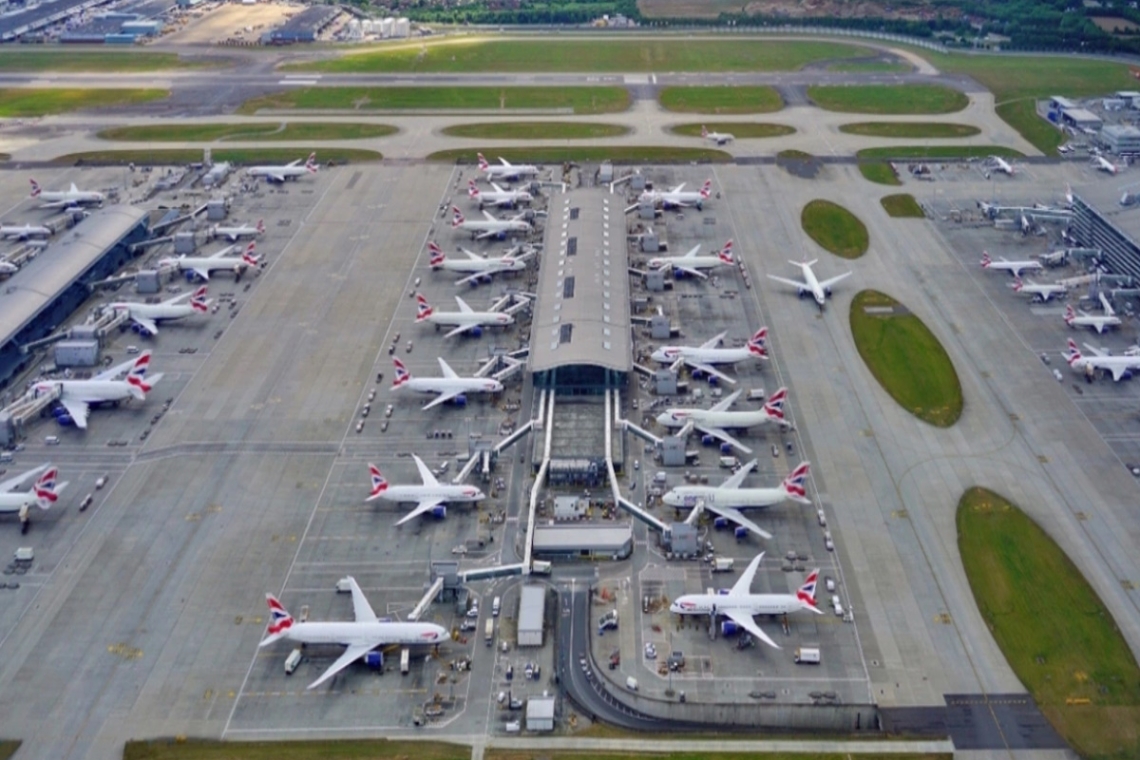 https://www.newsit.gr/wp-content/uploads/2025/07/heathrow2-30072025-1200x630.jpg