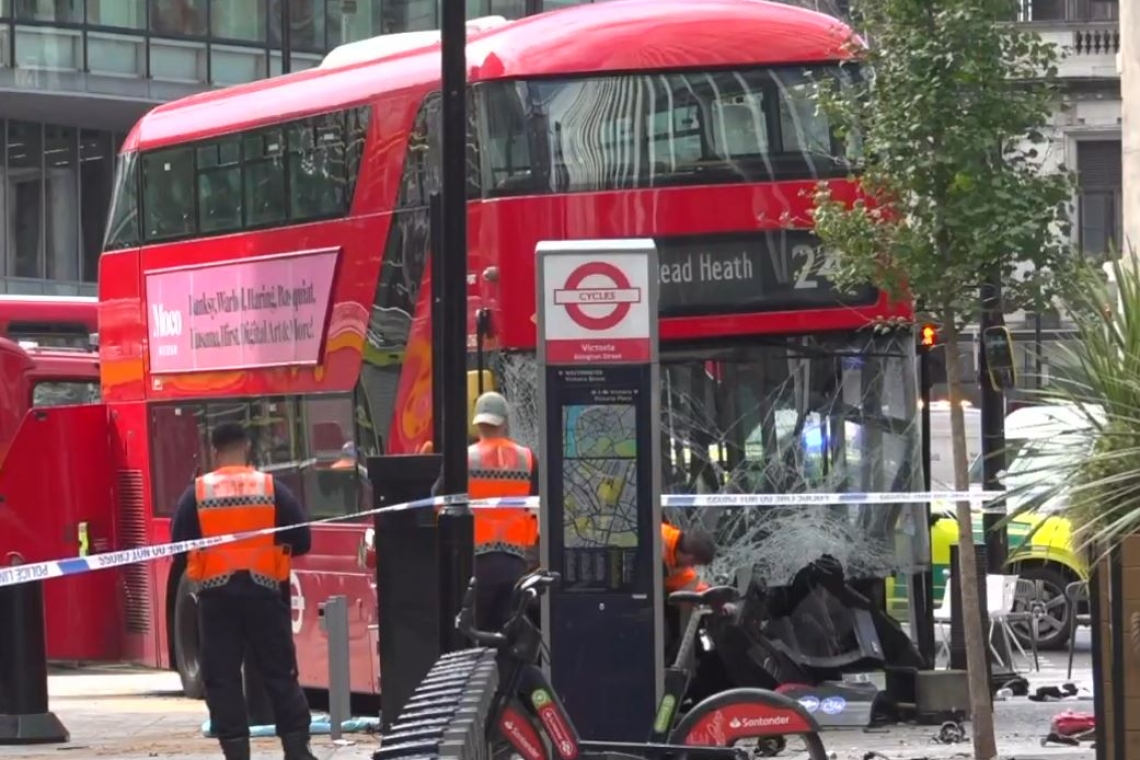 https://www.newsit.gr/wp-content/uploads/2025/09/london-bus-grab-1200x630.jpg