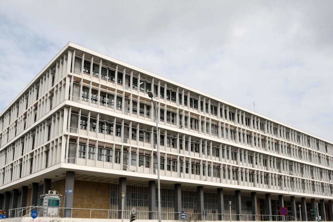 https://www.parapolitika.gr/images/640x360/1/jpg/files/2024-02-12/peripoliko.jpg