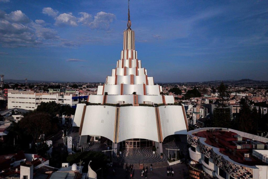 https://www.in.gr/wp-content/uploads/2025/09/2019-06-06T011117Z_1449100670_RC1A208AA580_RTRMADP_3_USA-MEXICO-ARREST-CHURCH-620x350.jpg