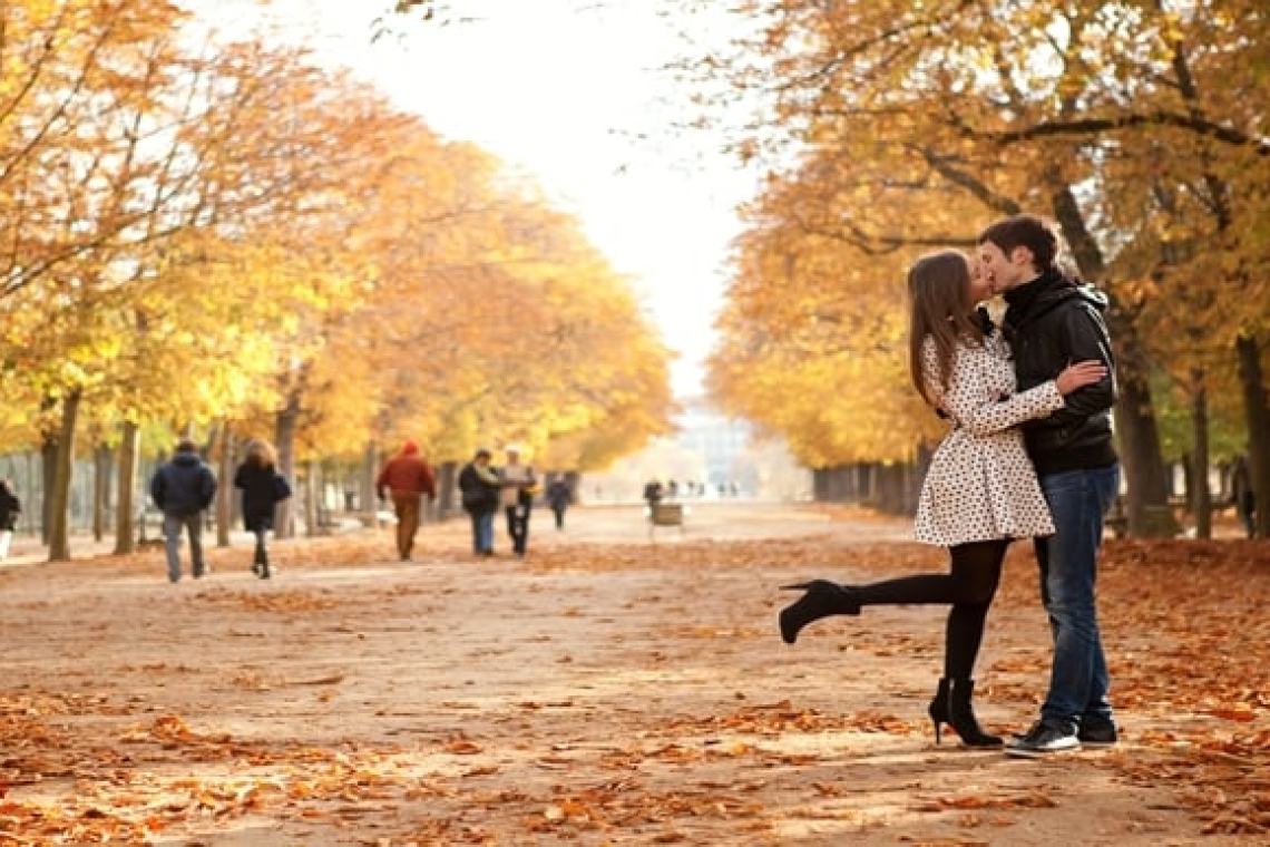 Μυστήριο και ρομαντισμός στο "Βιβλιοπωλείο Cinnamon Bun"  