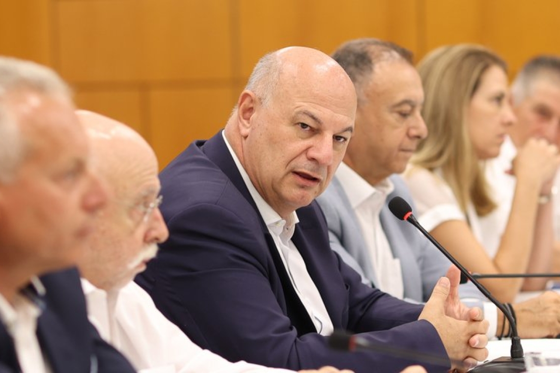 https://www.real.gr/wp-content/uploads/2025/03/tsiaras-vouli.jpg