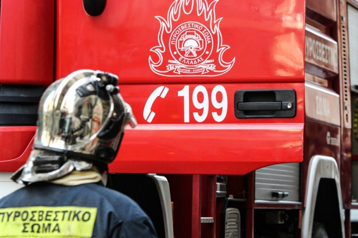 https://www.parapolitika.gr/images/640x360/jpg/files/2025-11-07/patra-fotia-pyrosvestiki.jpg