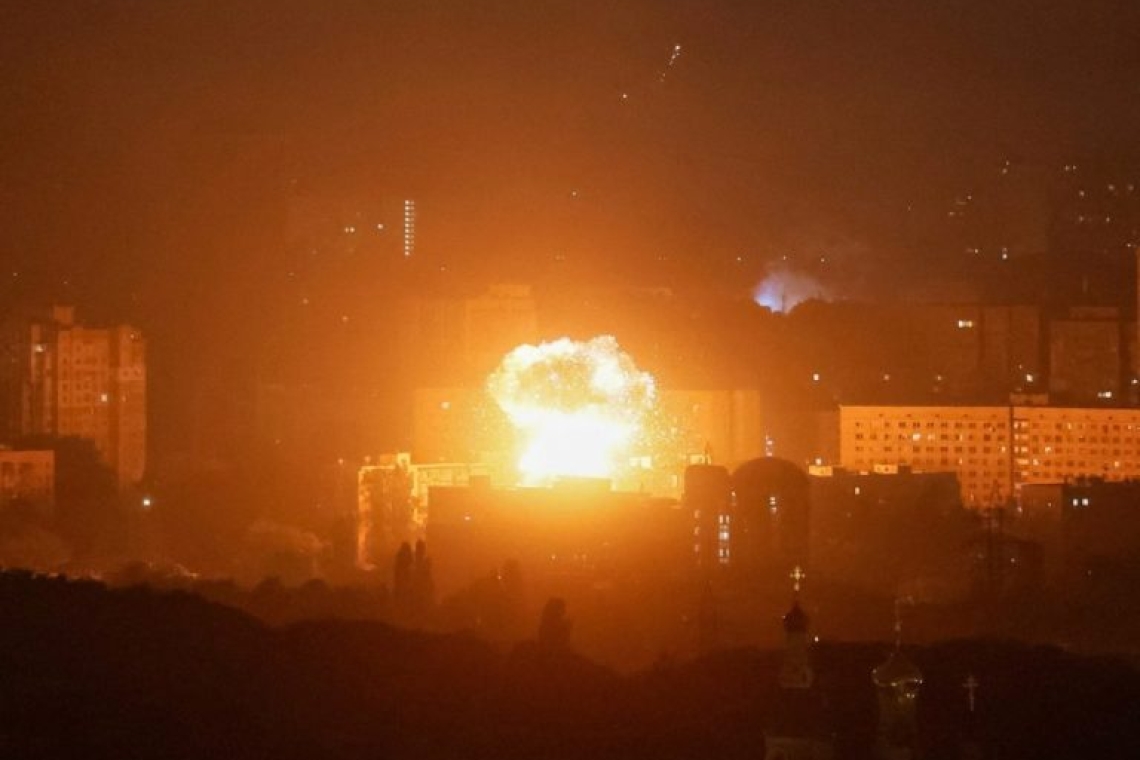 https://www.enikos.gr/wp-content/uploads/2025/11/rc29xfavbk5r-rtrmadp-5-ukraine-crisis-attack-kyiv.jpg