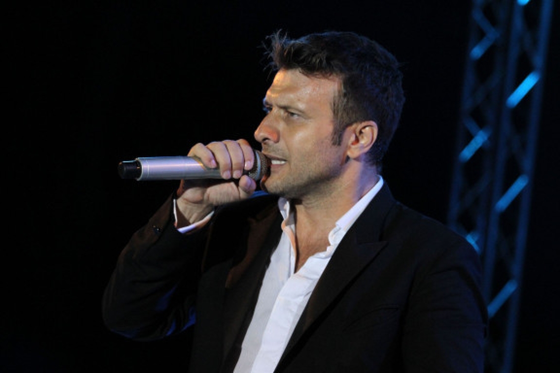 Ποινή 18 μήνες φυλάκιση για εμμονική συμπεριφορά σε θαυμάστρια του Γιάννη Πλούταρχου