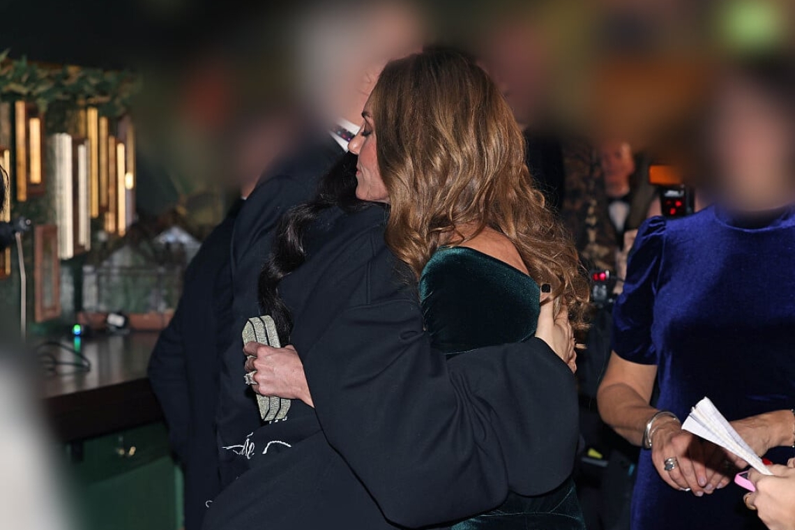 Τρυφερή αγκαλιά Κέιτ Μίντλετον και Jessie J κατά του καρκίνου