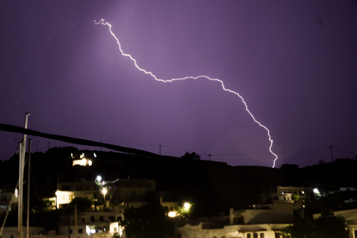 https://www.newsit.gr/wp-content/uploads/2025/11/xeimarros-1-1200x630.jpg