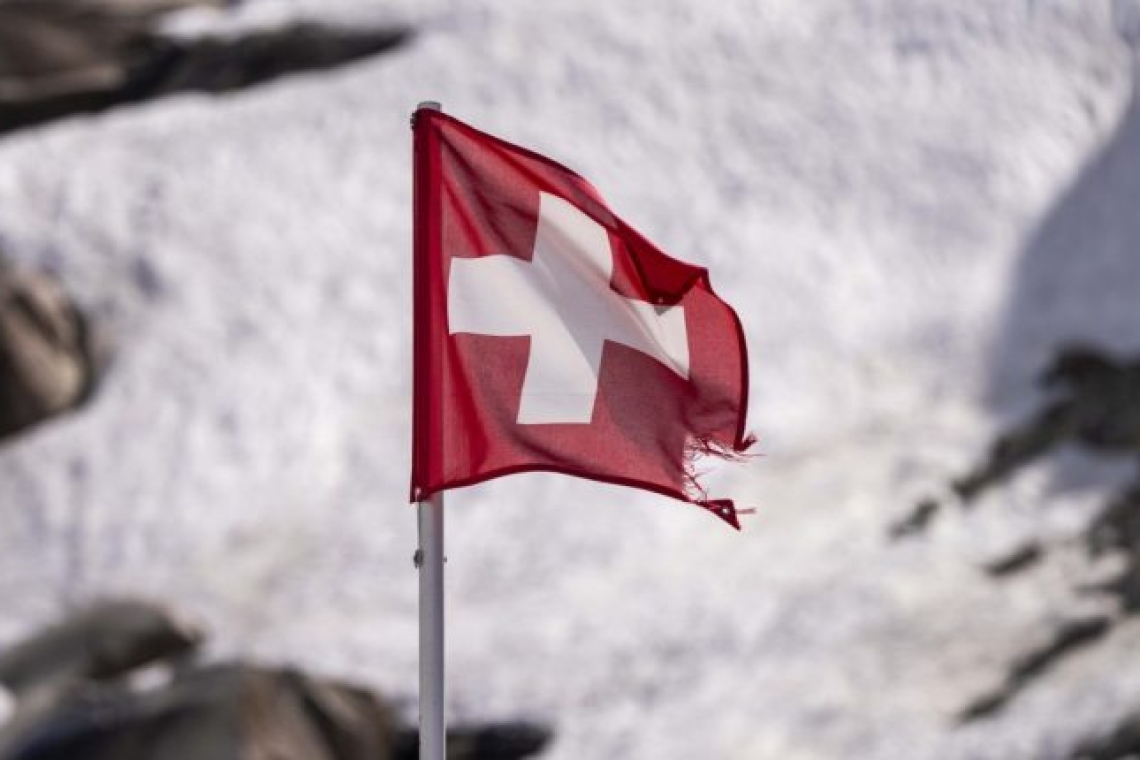 Οι Ελβετοί ψηφίζουν για την πολιτική θητεία και τον κλιματικό φόρο