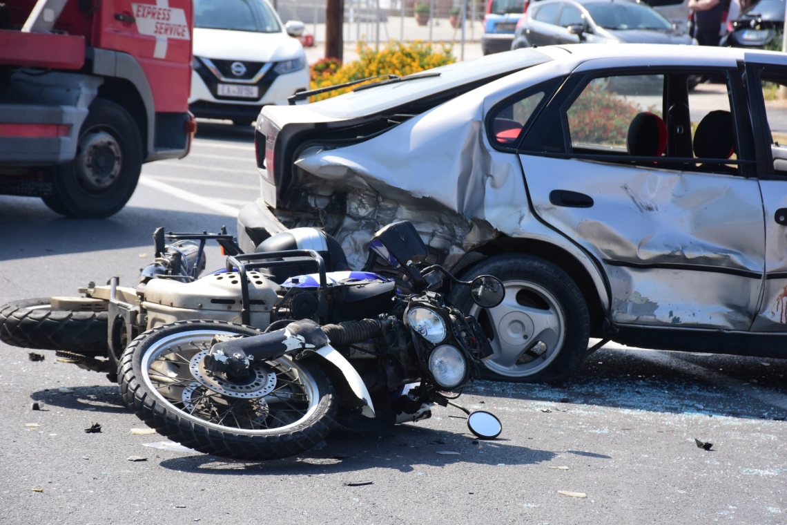 https://www.in.gr/wp-content/uploads/2025/12/troxaia-attikis-nekroi-traumaties-620x350.jpg