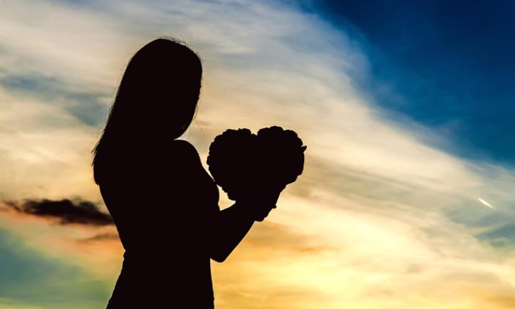 Η παράξενη στιγμή που παύεις να εξηγείς τον εαυτό σου