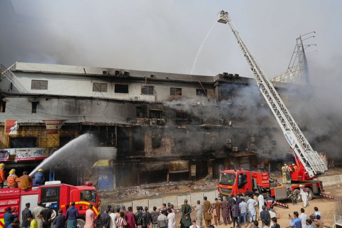 https://www.in.gr/wp-content/uploads/2026/01/2026-01-19T054046Z_1081315993_RC244JAV6U0Z_RTRMADP_5_PAKISTAN-FIRE-620x350.jpg