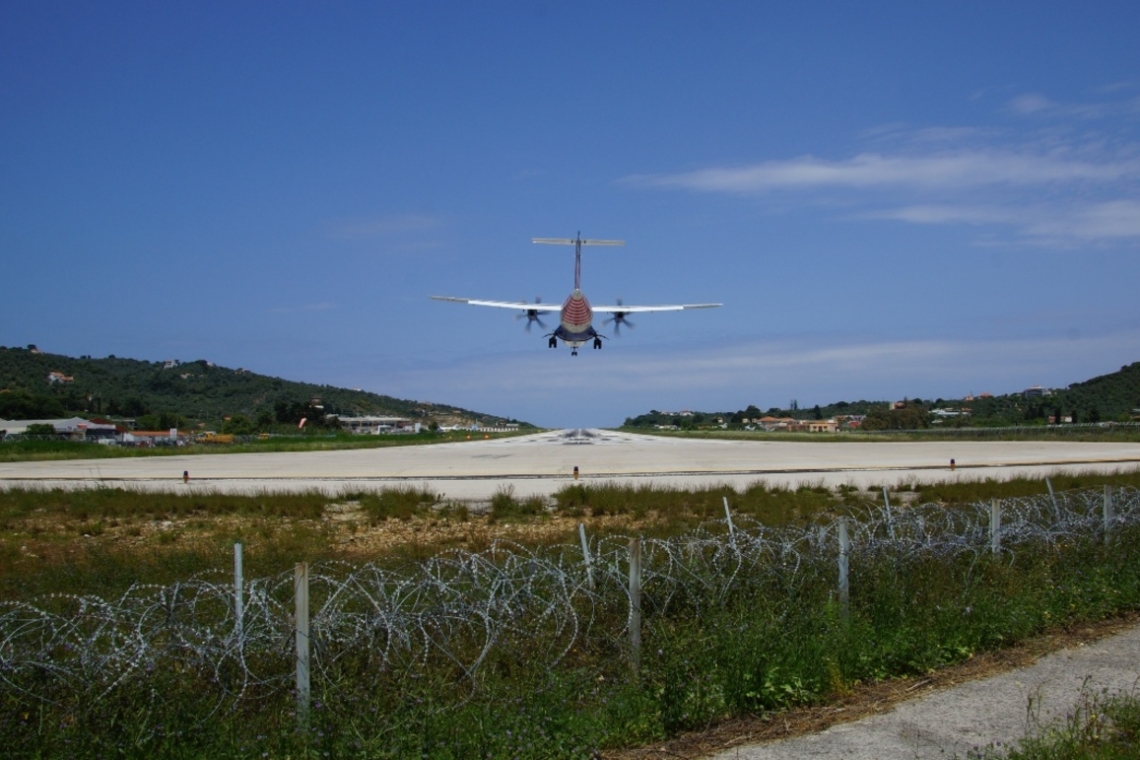 https://www.parapolitika.gr/images/640x360/jpg/files/2026-01-30/i-pio-syntomi-ptisi-ellada.jpg