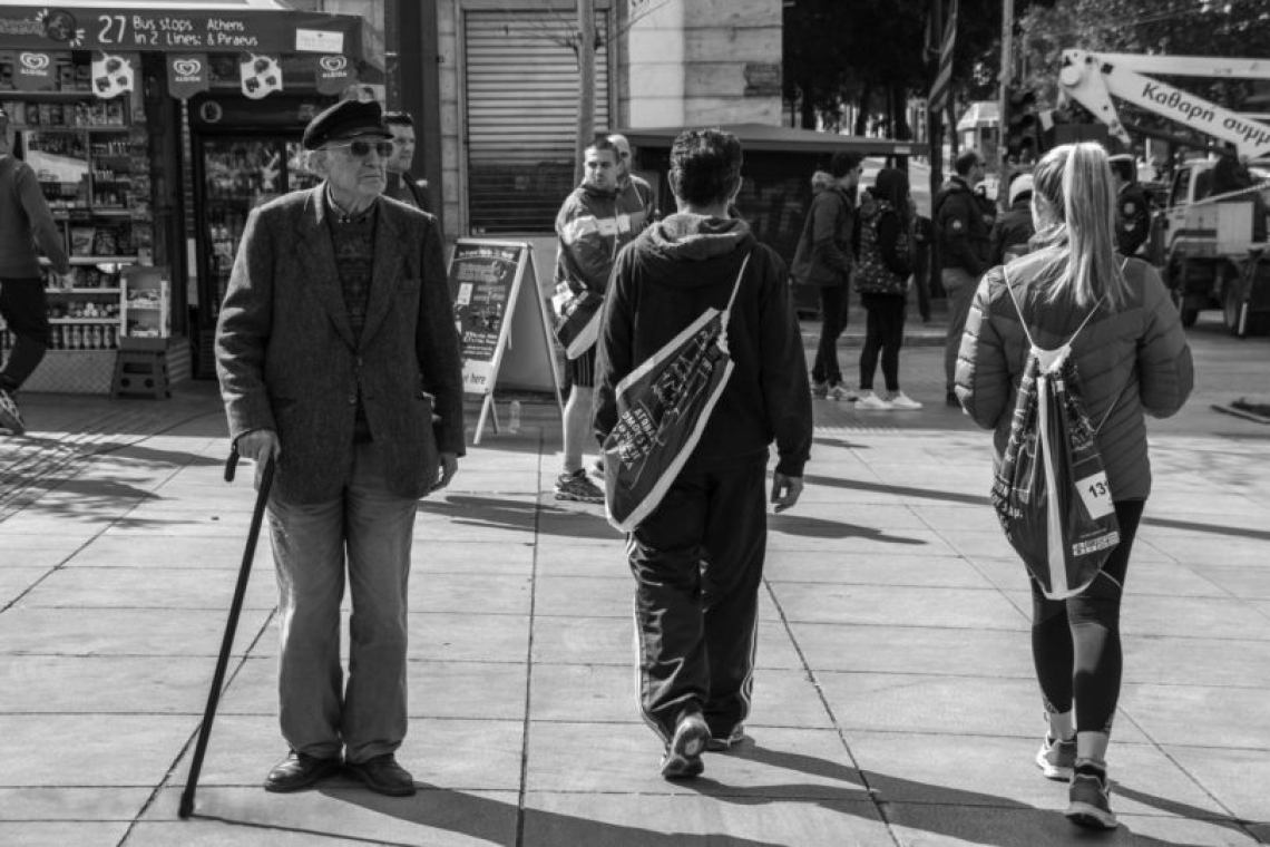 Η τέχνη της φωτογραφίας δρόμου: Οι καθημερινές στιγμές που γίνονται ιστορίες